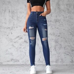 Versona Modern Distressed Jeans in Medium Wash, Size 10